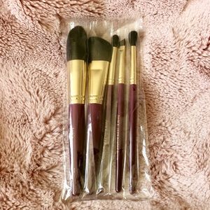 Juvia’s Makeup brushes